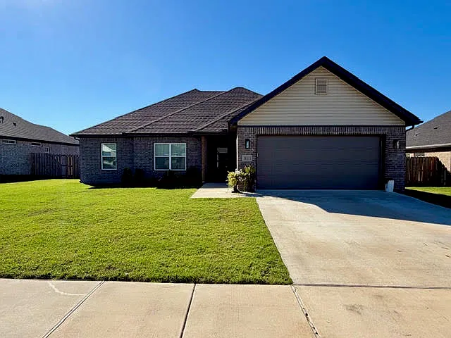 1013 Parker Ln