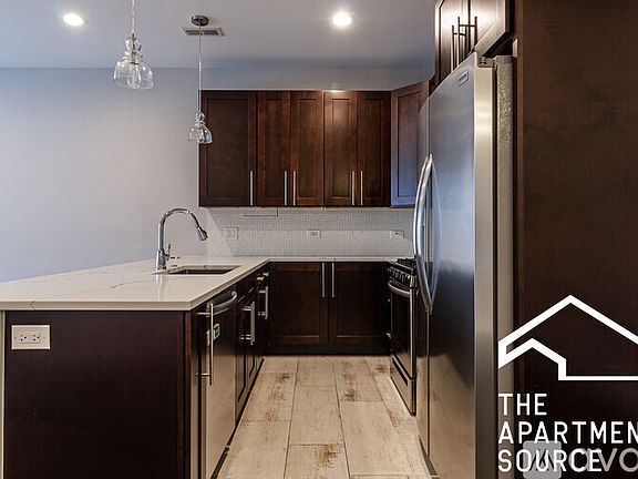 3rd image of 2829 N Rockwell St #1W