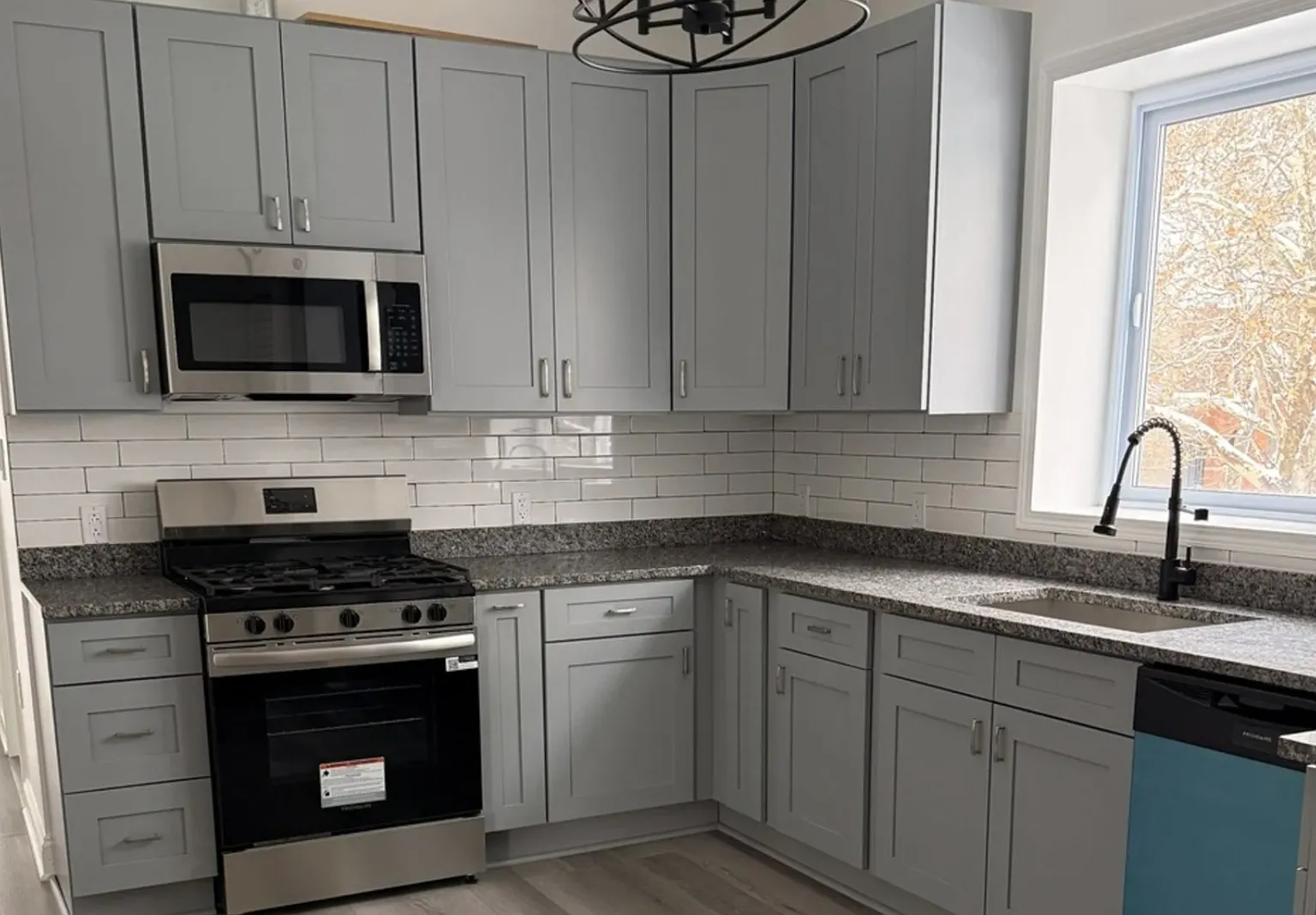 3 bed, 4536 sqft, $2,100 — Photo 2
