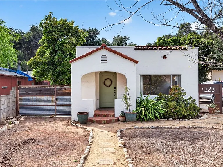 223 N Padre Juan Ave — Photo 3