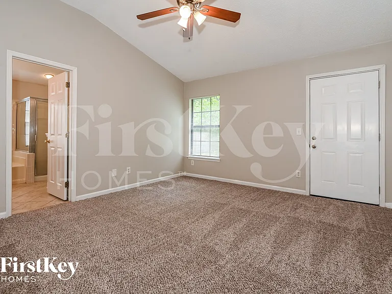 4576 Antler Hill Dr E — Photo 9