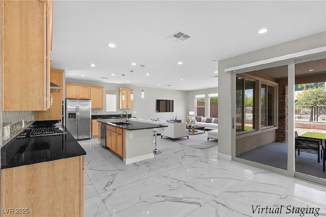 neer  ① 10254 Winter Holiday Train [Review] - The Brothers Brick | The