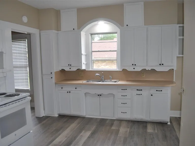 701 Clinton St — Photo 14