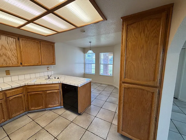 9201 Norseman Ct — Photo 7