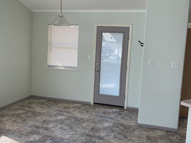 2787 Oxford Ave — Photo 6