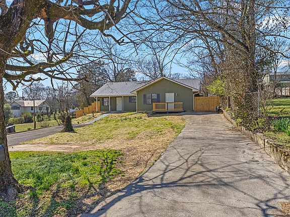 4th image of 104 Pine St