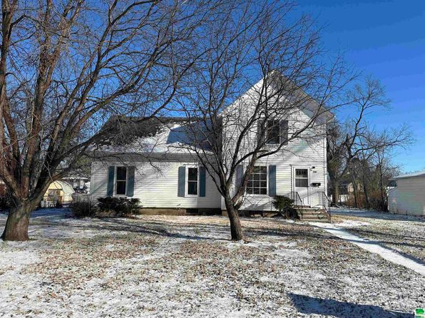 206 S Pine St, Vermillion, SD 57069