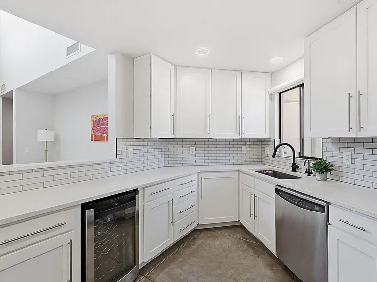 3225 E 3rd St — Photo 16