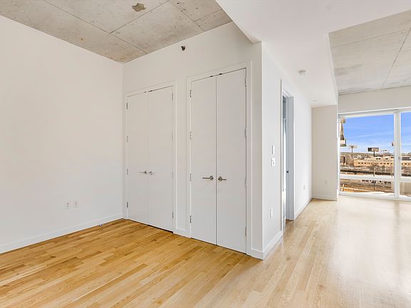 4th image of 2222 Jackson Ave #420