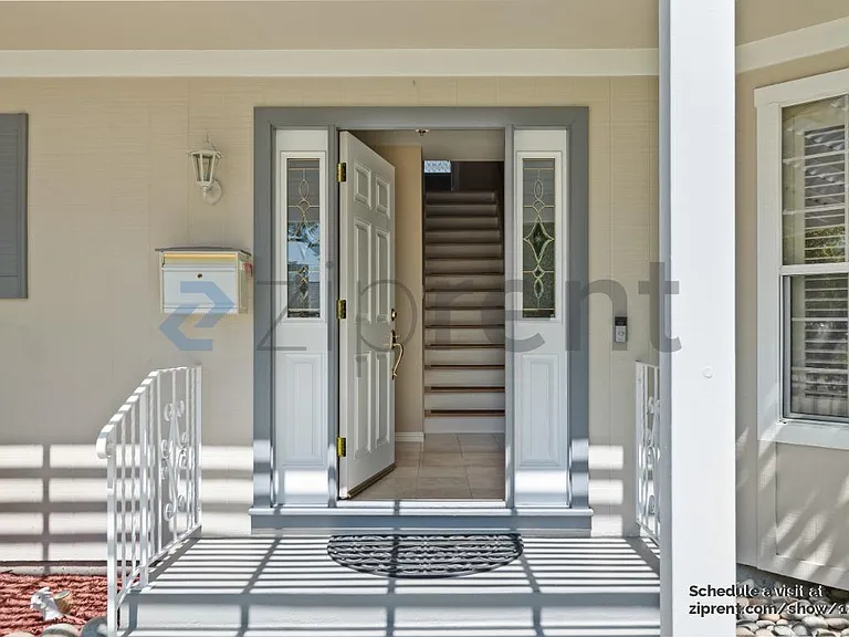 1602 Saint Regis Dr — Photo 3