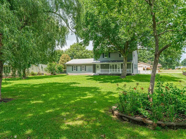 9 Illini Dr, Lincoln, IL 62656