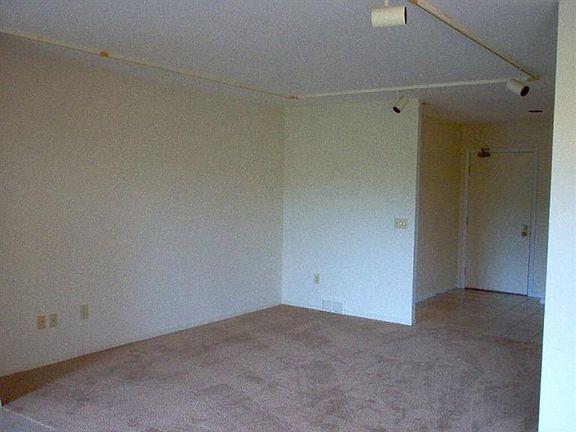 5th image of 3543 Amberacres Dr APT 401