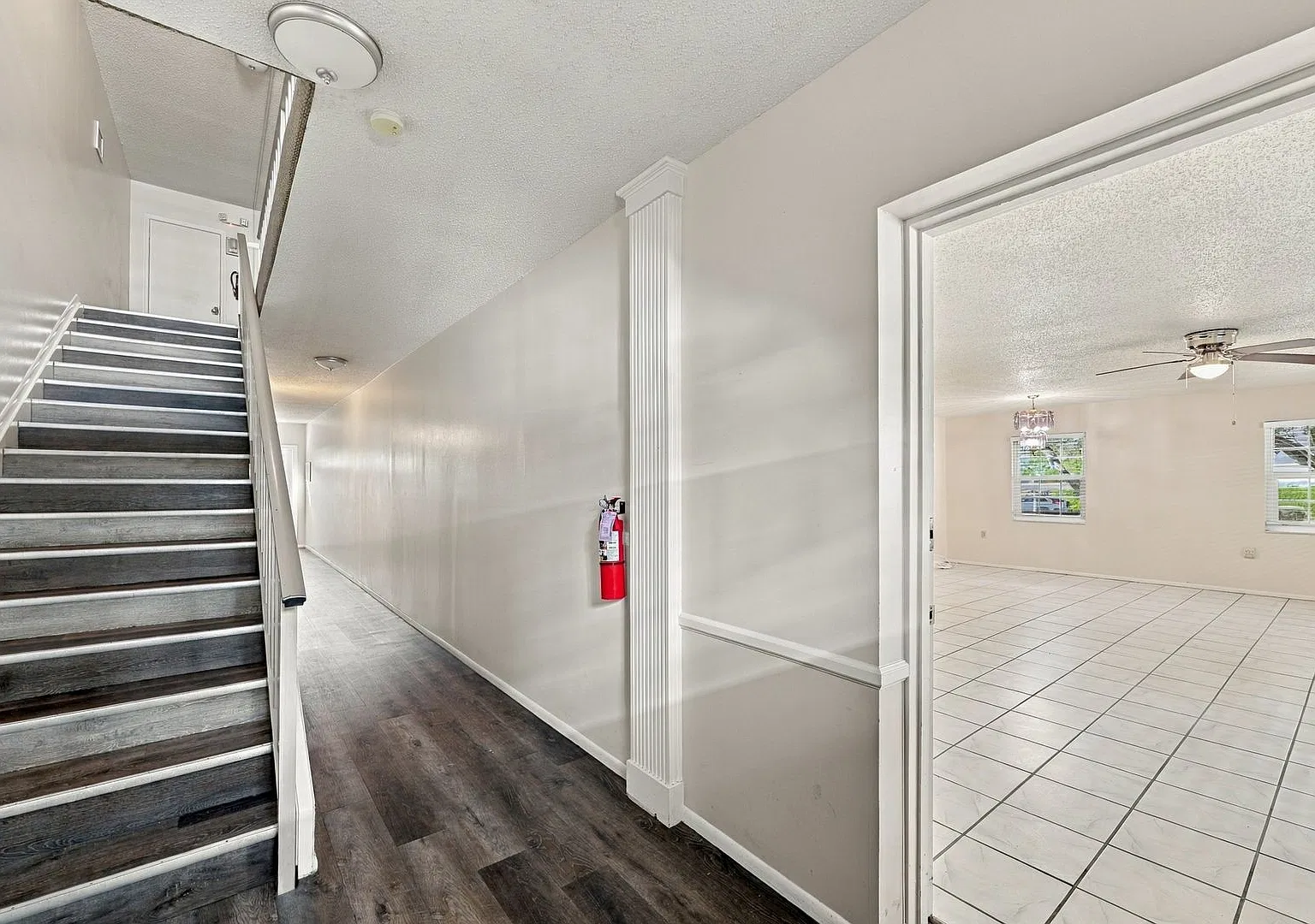 Fantastic 3BR/2BA/1 Car Carport in Belleair Forest Garden, Clearwater! — Photo 4