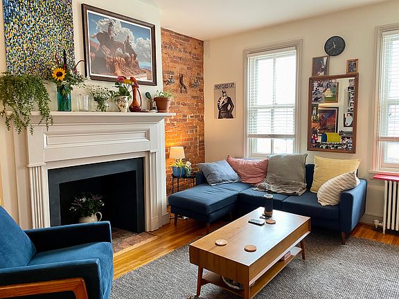 Occupied - Living Room / Decoartive Fireplace View