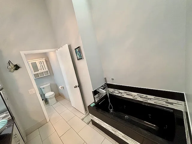 Spa Tub with jets in Master bath