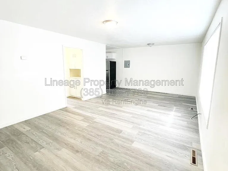 1054 W 1520 N #B — Photo 7