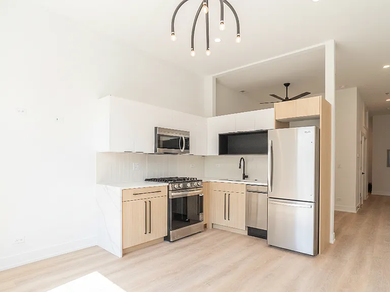 2042 W Irving Park — Photo 21