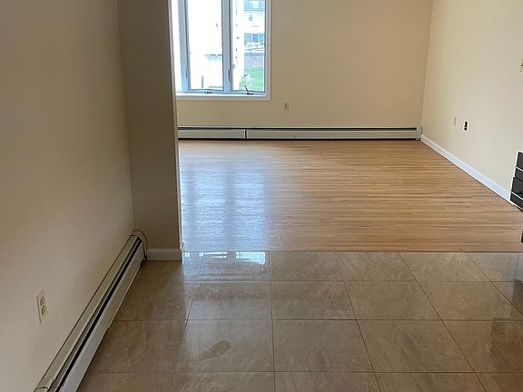 5th image of 105 Plauderville Ave Floor 1