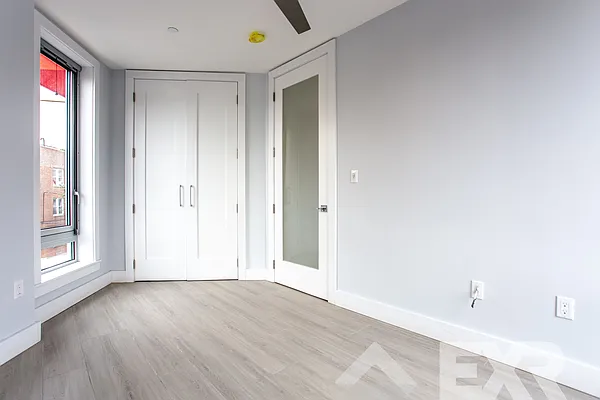 Rented by EXR | media 9