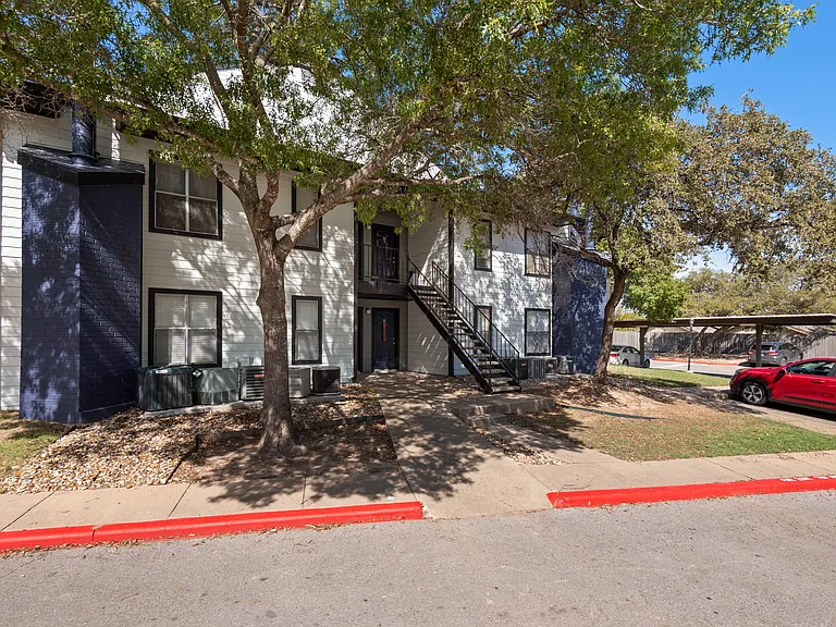 Madison Northridge — Photo 24
