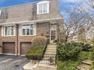 1893 Willowview Ter, Northfield, IL 60093