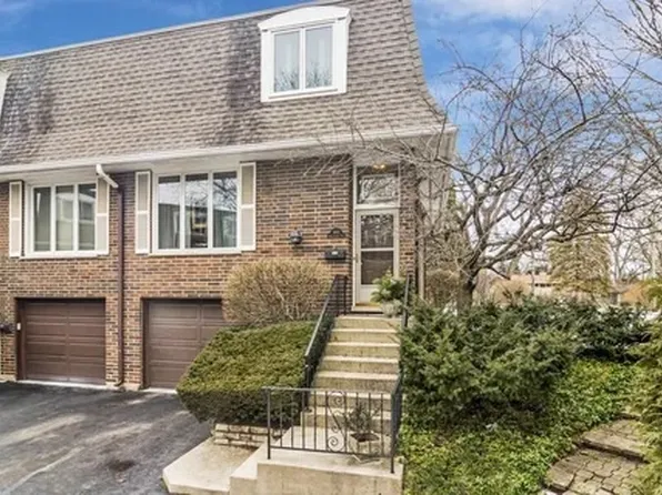 1893 Willowview Ter, Northfield, IL 60093