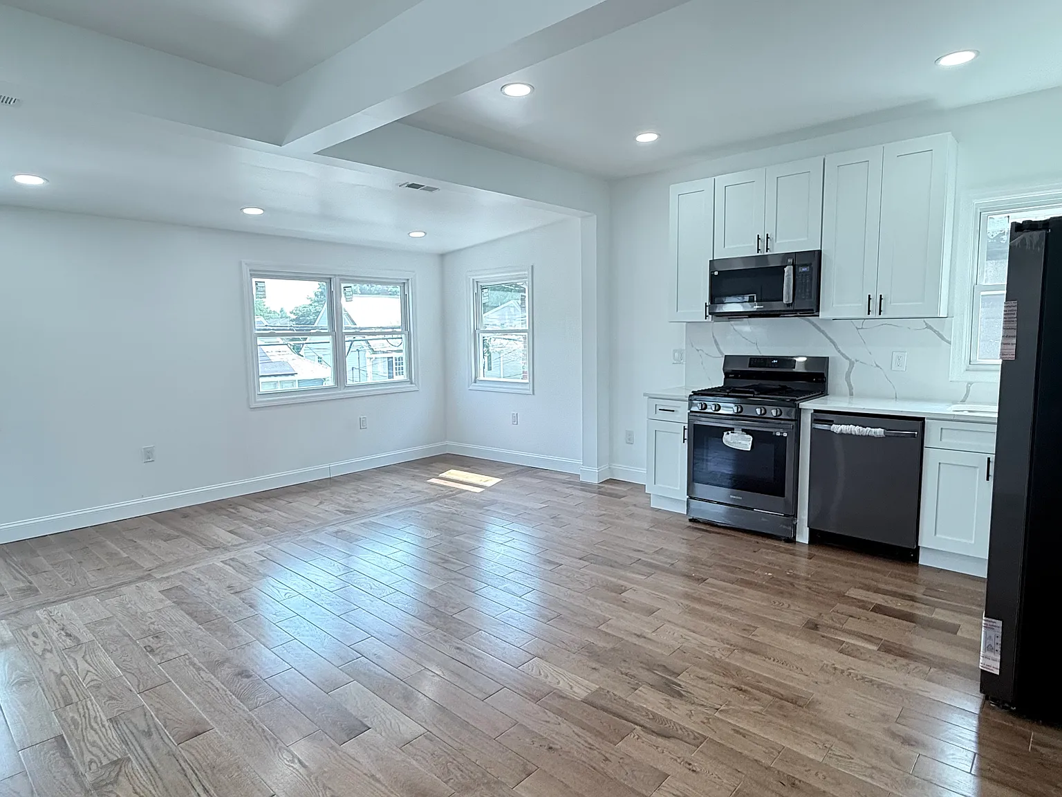 4 bed, $3,800 — Photo 2