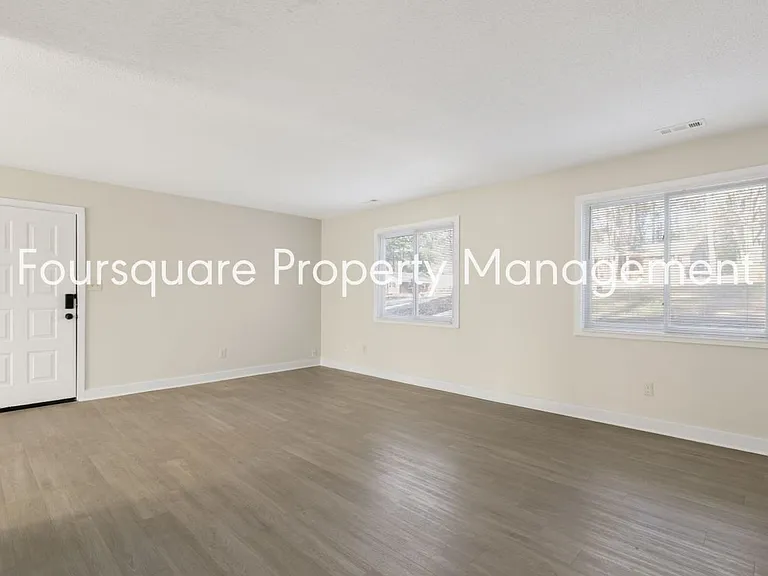 1105 Timber Dr — Photo 10