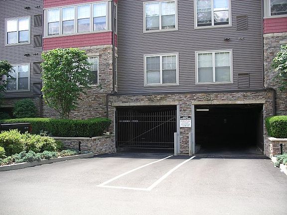 5 Gated Garage 007