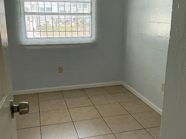 621 W South St #1 — Photo 11
