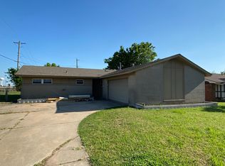 100 SW 10th St, Moore, OK 73160