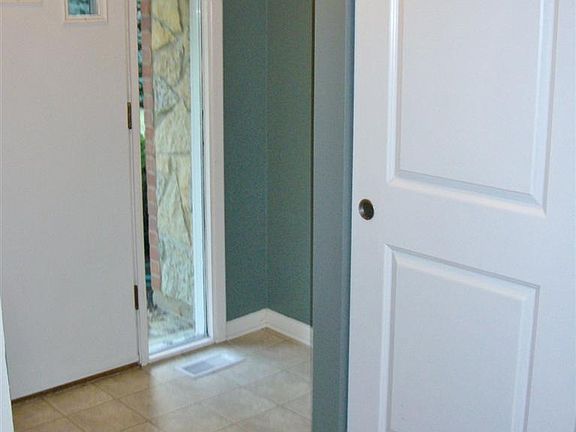3rd image of 1001 Hyde Park Dr