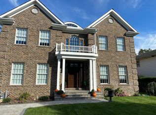 201 Whitehall Blvd, Garden City, NY 11530