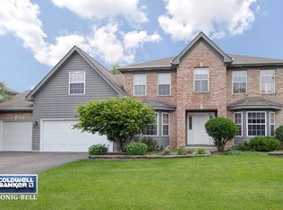 2061 Bent Tree Dr, Geneva, IL 60134