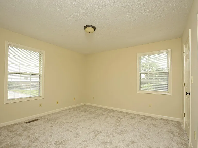 105 Oakmont Ln — Photo 8