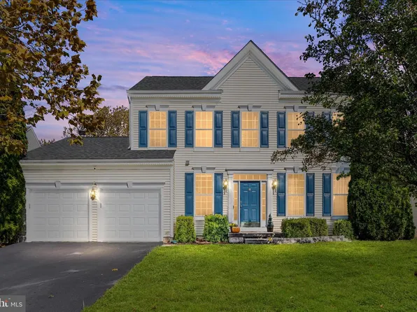 17148 Magic Mountain Dr, Round Hill, VA 20141