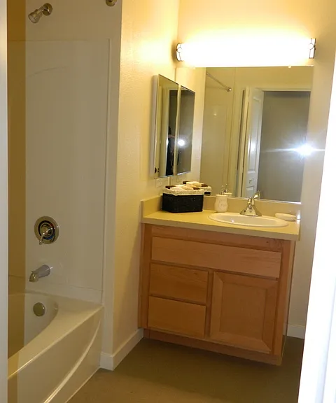 H Street Apartments — Photo 34