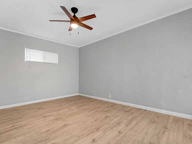 8013 S Hoover St #8015 — Photo 5