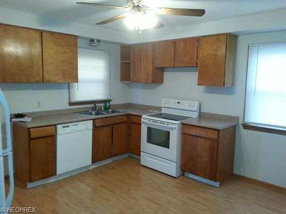 3rd image of 3326 Klusner Ave
