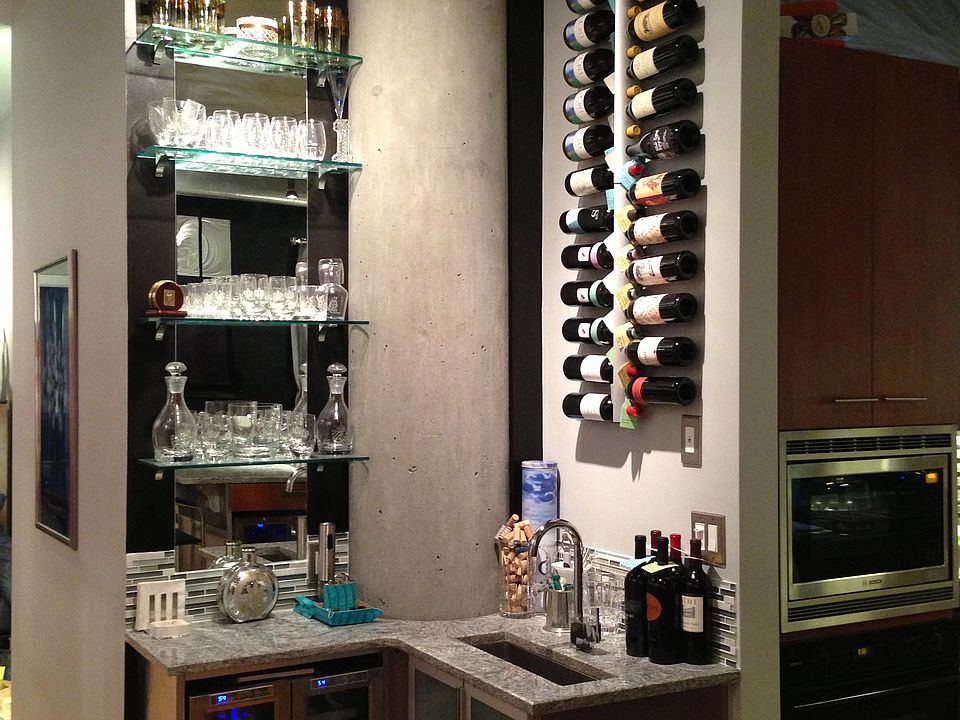 Wet Bar w/Wine Cooler