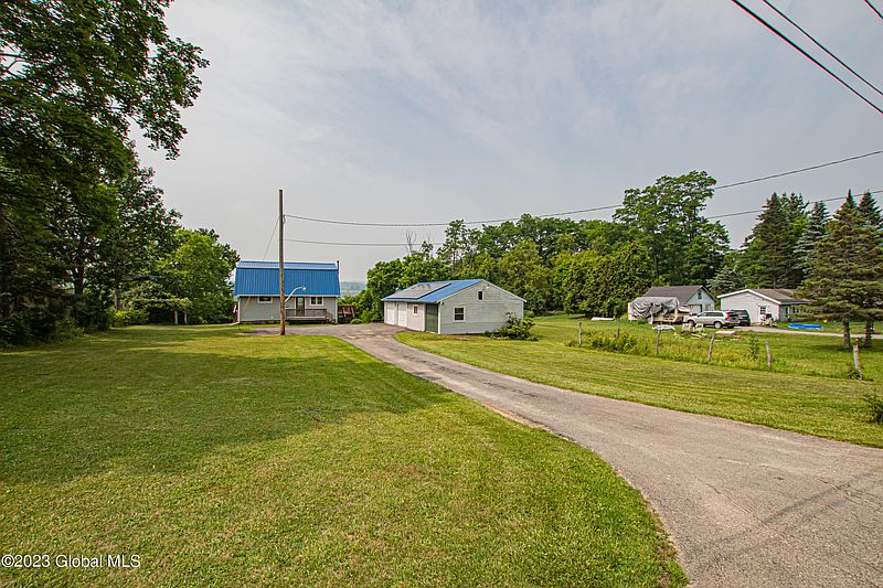 4th image of 105 Travers Road