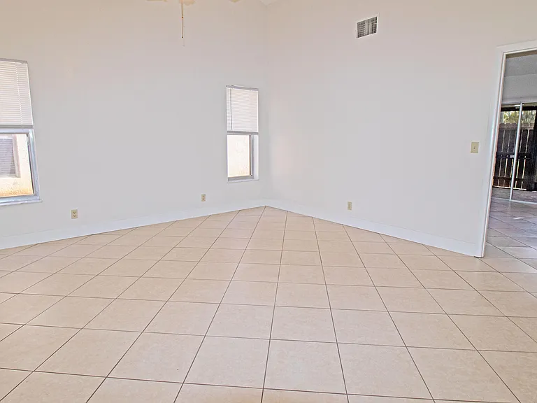 8883 SE Hobe Ridge Ave — Photo 17