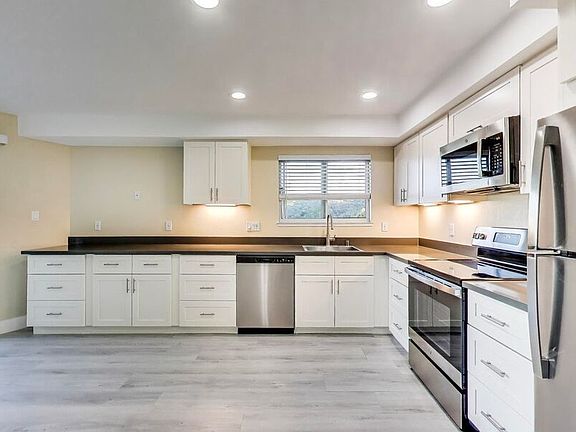 4th image of 1015 Continentals Way #331