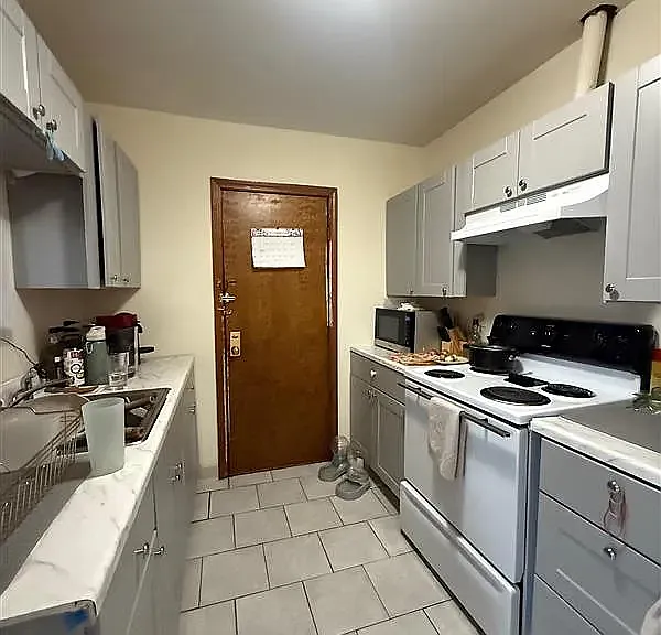 247 Pearl St — Photo 2