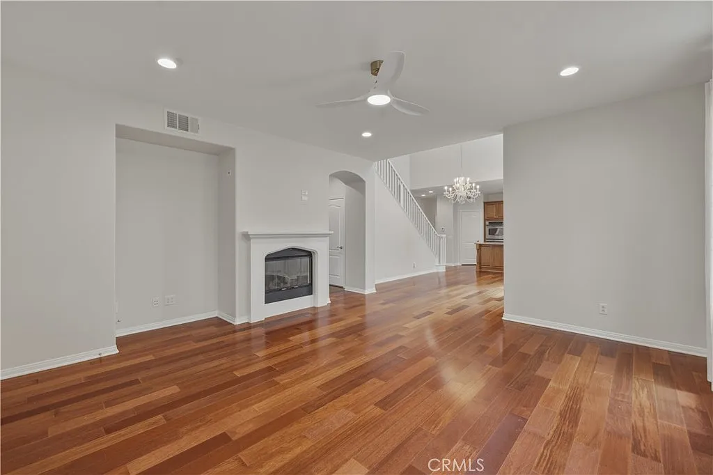 4 bed, 2416 sqft, $5,750 — Photo 3