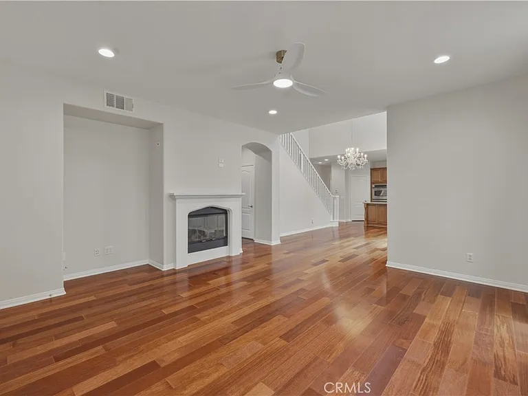 65 Wonderland — Photo 3