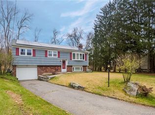 23 Valley Stream Dr, Danbury, CT 06811