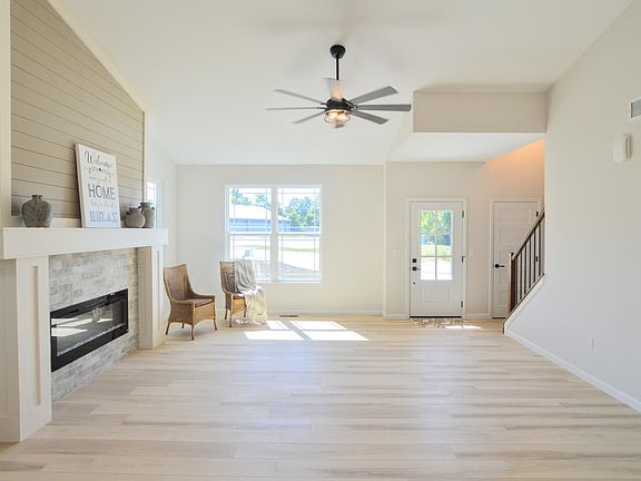 5th image of 718 Ezra Dr