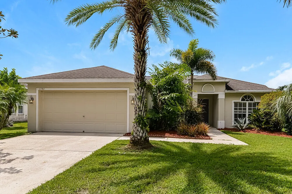4 bed, 2.0 bath, 1606 sqft, $3,080 — Photo 1