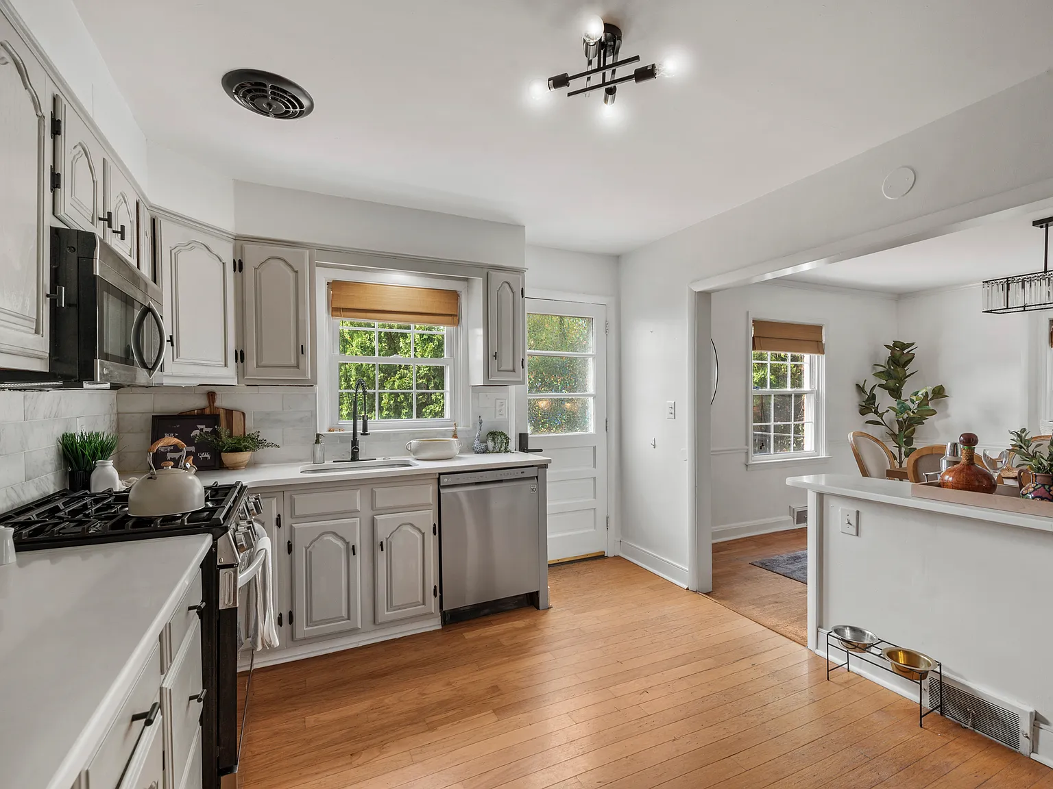 3 bed, 1800 sqft, $2,600 — Photo 3